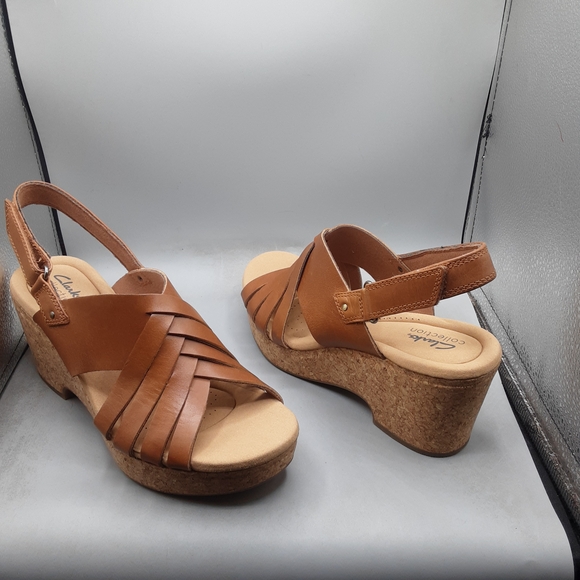 Clarks Women's Tan Wedge Sandals 10M - Picture 1 of 10